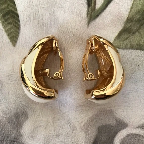 Vintage St. John Gold and Cream Clip On Earrings - Picture 4 of 5
